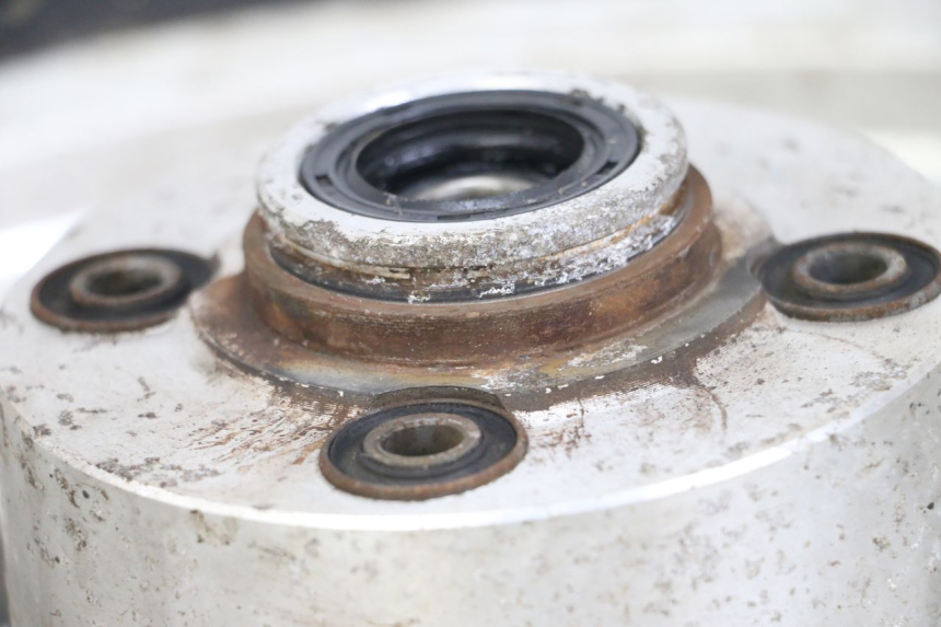 photo de JANTE ARRIERE DAELIM VL DAYSTAR 125 (2000 - 2011) - Points de fixation