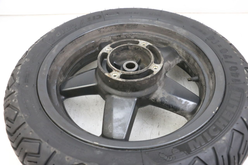 photo de JANTE ARRIERE YAMAHA XMAX X-MAX 125 (2006 - 2009) - Gros plan technique