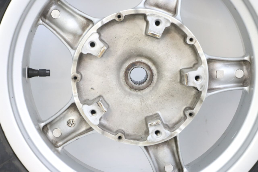 photo de JANTE ARRIERE KYMCO XCITING 250 (2006 - 2009) - Vue rapprochée