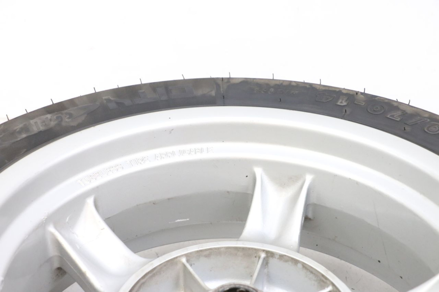 photo de JANTE ARRIERE KYMCO XCITING 250 (2006 - 2009) - Gros plan technique