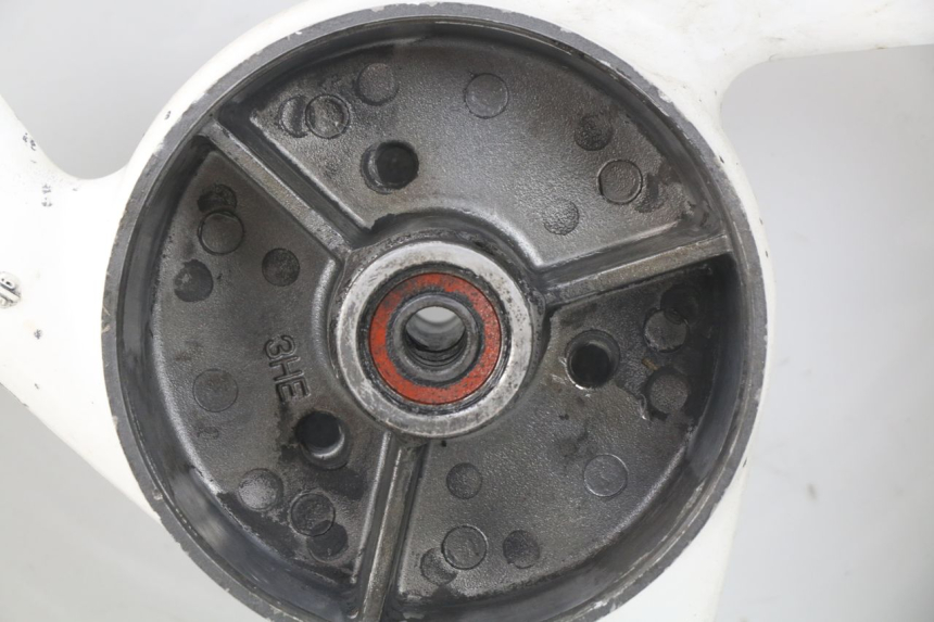 photo de JANTE ARRIERE YAMAHA XJN XJ N DIVERSION 600 (1994 - 1997) - Gros plan technique