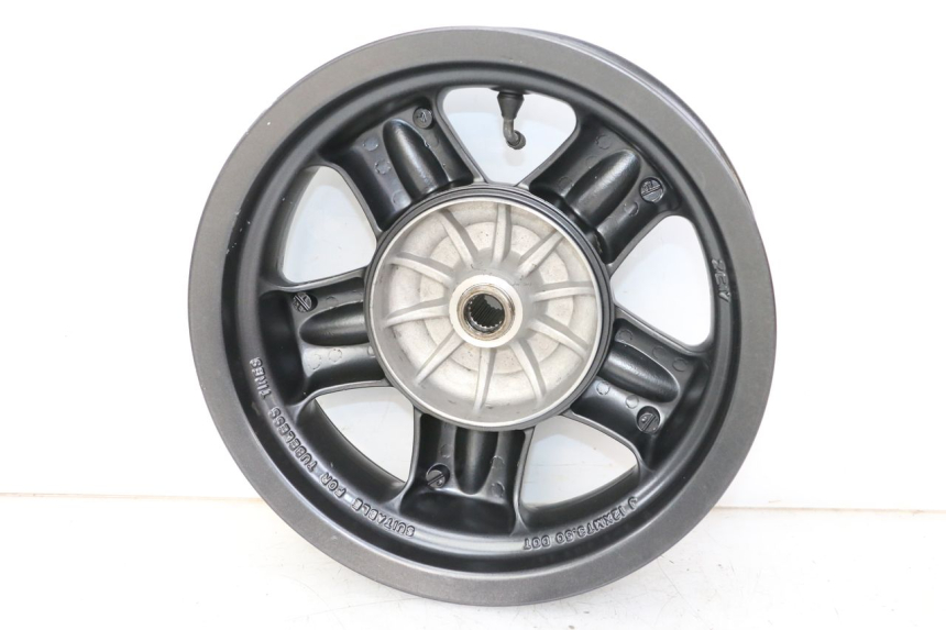 photo de JANTE ARRIERE YAMAHA YP MAJESTY 125 (2007 - 2010) - Gros plan technique