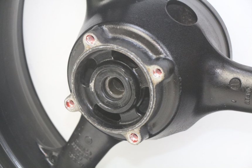 photo de JANTE ARRIERE KAWASAKI ZX-6R ZX6R 600 (1995 - 1997) - Vue rapprochée