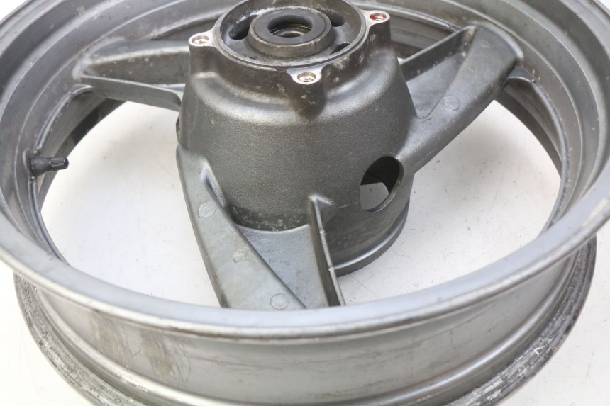 photo de JANTE ARRIERE KAWASAKI ZZR 600 (1995 - 2004) - Vue rapprochée