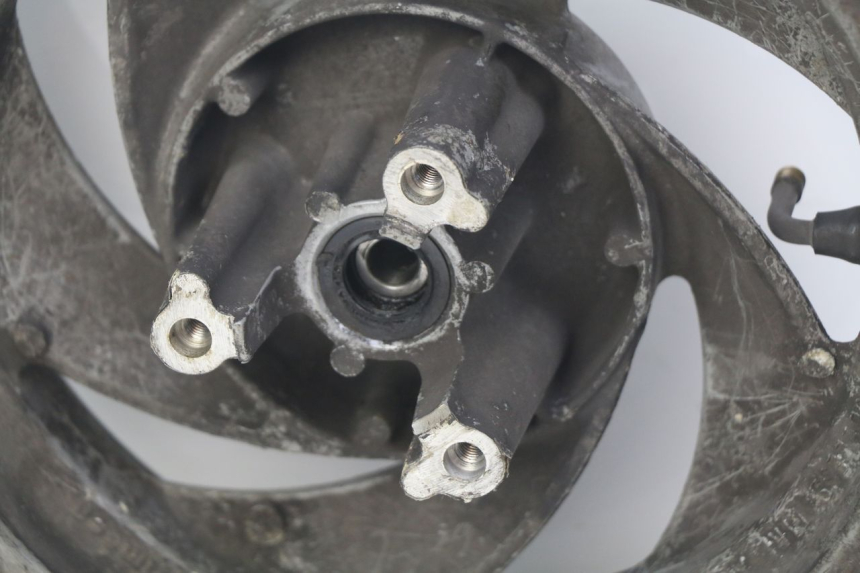 photo de JANTE AVANT HONDA BALI EX 100 (1996 - 2000) - Gros plan technique