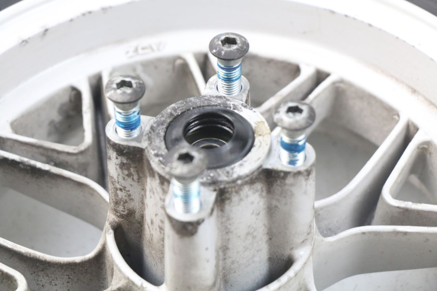 photo de JANTE AVANT MBK BOOSTER SPIRIT 50 (2004 - 2017) - Gros plan technique