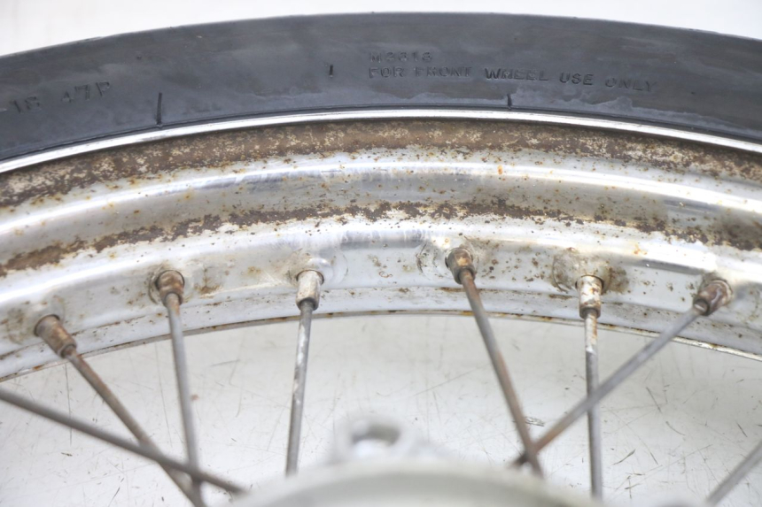 photo de JANTE AVANT HONDA CA REBEL 125 (1995 - 2001) - Gros plan technique