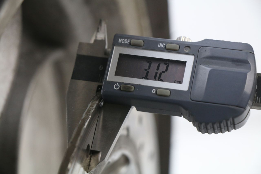 photo de JANTE AVANT ERIDER CARGO 1 (2009 - 2018) - Gros plan technique