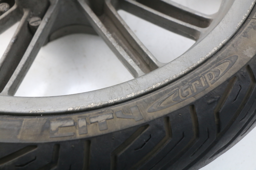 photo de JANTE AVANT PIAGGIO CARNABY 125 (2007 - 2011) - Vue rapprochée