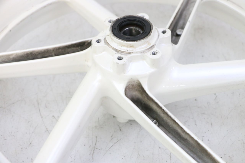 photo de JANTE AVANT HONDA CBR RR FIREBLADE 900 (1992 - 1994) - Détail de la pièce