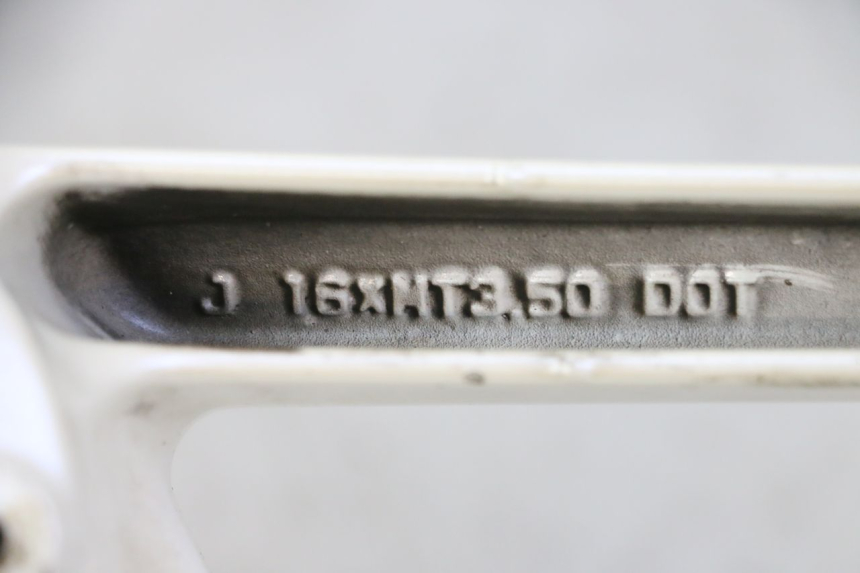 photo de JANTE AVANT HONDA CBR RR FIREBLADE 900 (1992 - 1994) - Gros plan technique