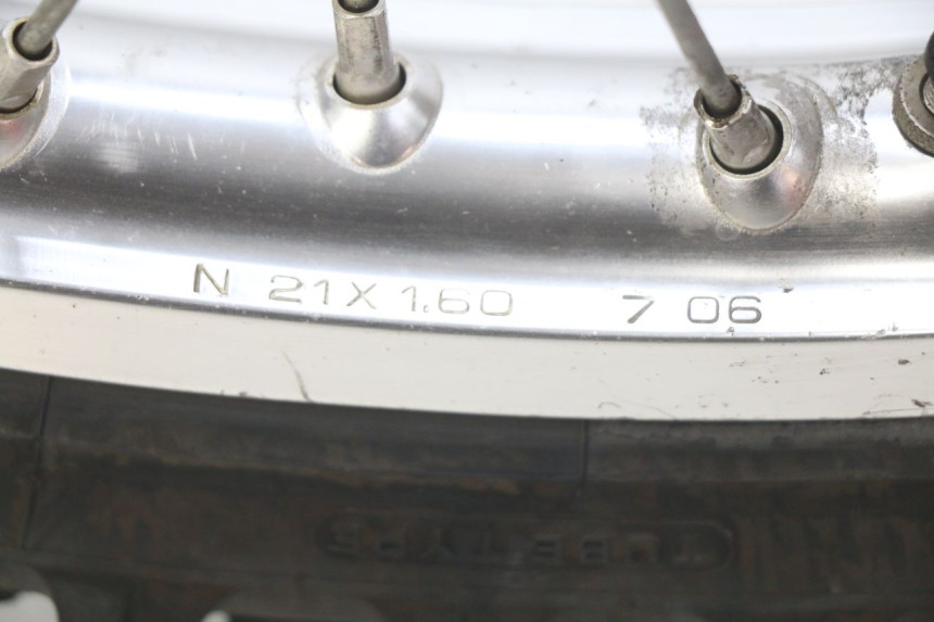 photo de JANTE AVANT HONDA CRF CR-F 450 (2005 - 2008) - Gros plan technique