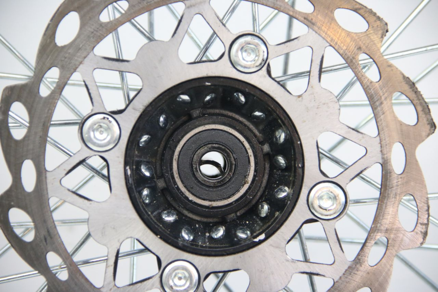 photo de JANTE AVANT CCR DIRT BIKE 125 - Gros plan technique