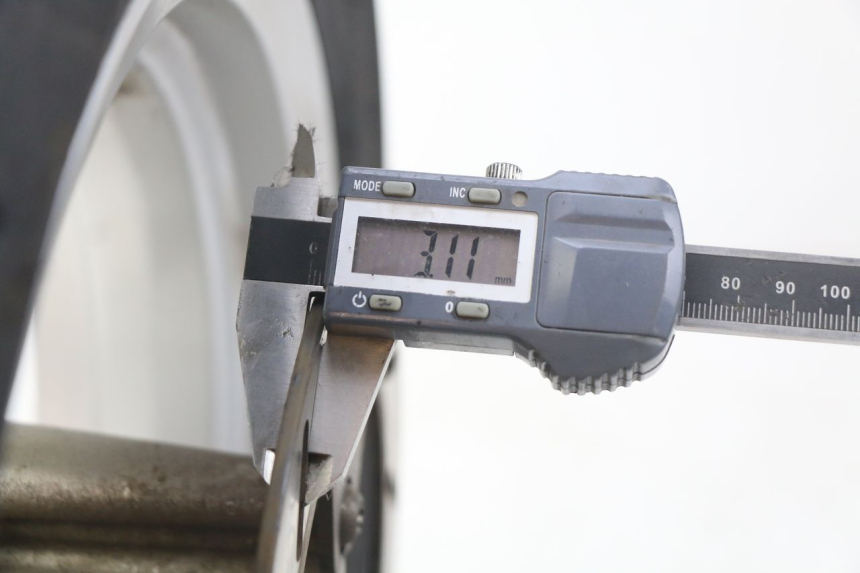 photo de JANTE AVANT PEUGEOT E-VIVACITY 1 (2012 - 2018) - Zoom état d’usage