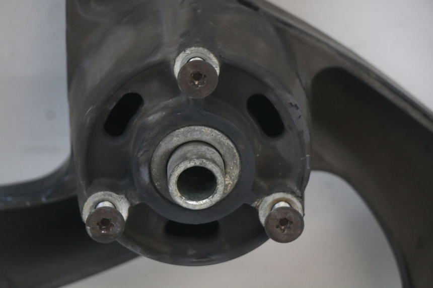 photo de JANTE AVANT PEUGEOT ELYSTAR 50 (2002 - 2014) - État de surface