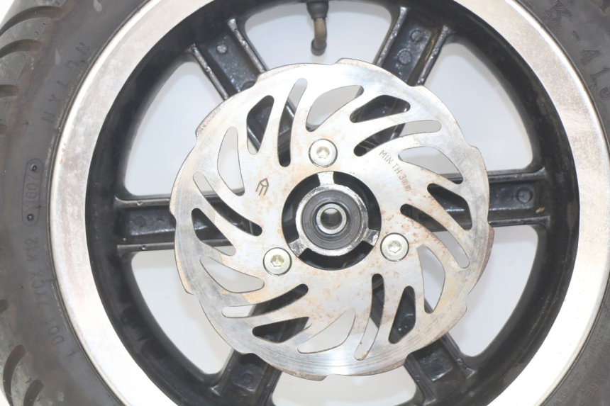 photo de JANTE AVANT KEEWAY F-ACT FACT 50 (2006 - 2011) - Vue rapprochée