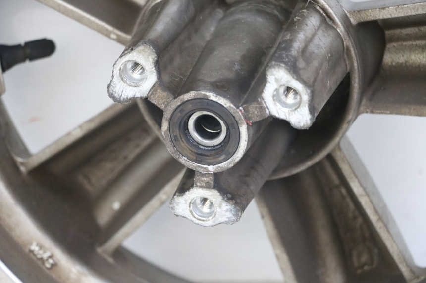 photo de JANTE AVANT SYM FIDDLE 3 III 50 (2014 - 2020) - Gros plan technique