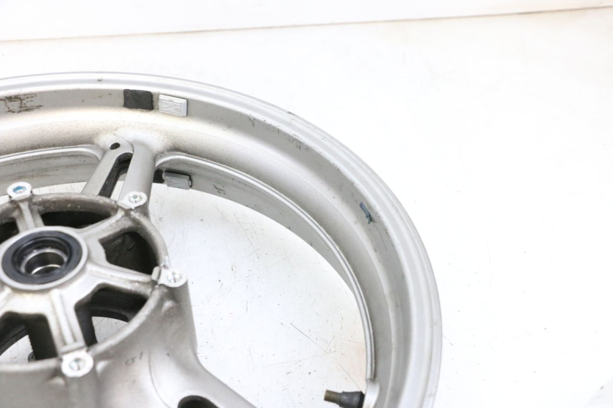 photo de JANTE AVANT YAMAHA FJR ABS 1300 (2006 - 2012) - Gros plan technique