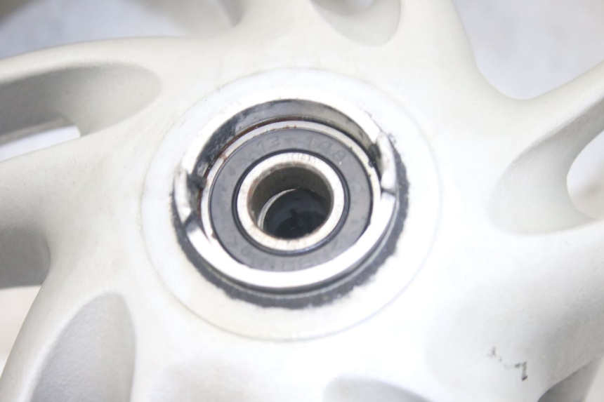 photo de JANTE AVANT PIAGGIO FLY 4T 50 (2013 - 2017) - Zoom état d’usage