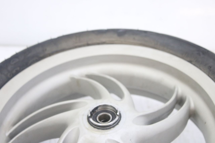 photo de JANTE AVANT PIAGGIO FLY 4T 50 (2013 - 2017) - Gros plan technique