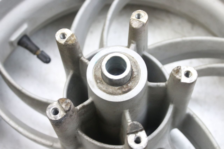 photo de JANTE AVANT PIAGGIO FLY 4T 50 (2013 - 2017) - Vue d’ensemble