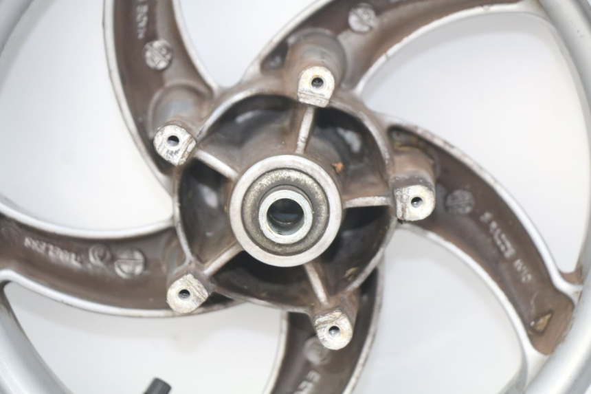 photo de JANTE AVANT PIAGGIO FLY 100 (2006 - 2010) - Gros plan technique