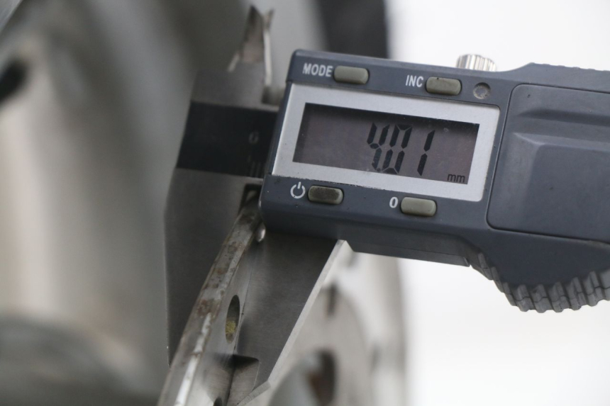 photo de JANTE AVANT PIAGGIO FLY IE 125 (2012 - 2017) - Zoom état d’usage