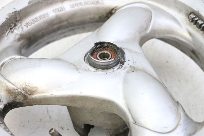 photo de JANTE AVANT KYMCO GRAND DINK 125 (2002 - 2007) - Vue rapprochée