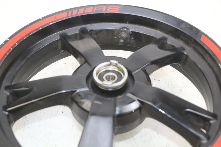 photo de JANTE AVANT PEUGEOT KISBEE 2T 50 (2010 - 2017) - Détails caractéristiques