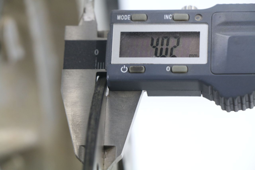 photo de JANTE AVANT PEUGEOT KISBEE 4T 50 (2010 - 2017) - Zoom état d’usage