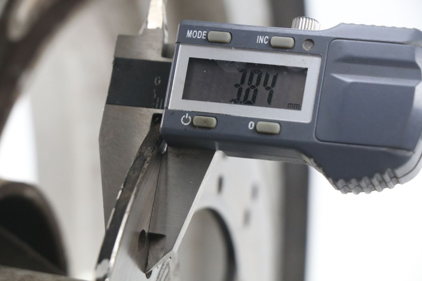 photo de JANTE AVANT PEUGEOT KISBEE 4T 50 (2010 - 2017) - Zoom état d’usage