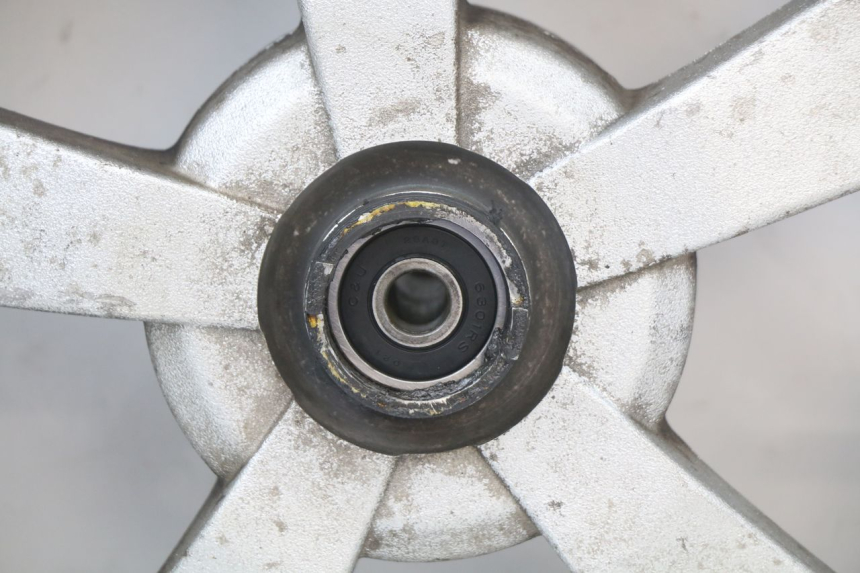 photo de JANTE AVANT PEUGEOT KISBEE 4T 50 (2018 - 2022) - Autre angle de vue