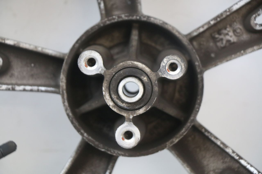 photo de JANTE AVANT PEUGEOT KISBEE 4T 50 (2018 - 2022) - État de surface