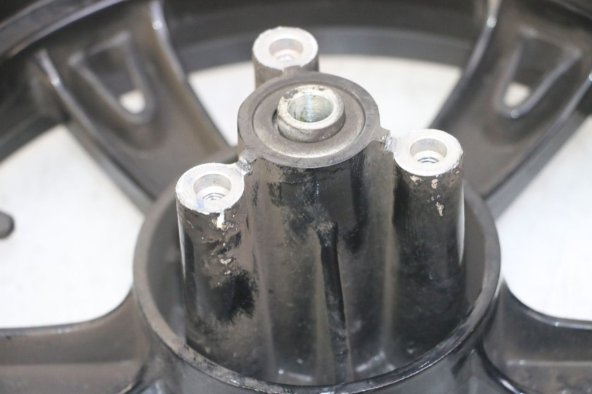 photo de JANTE AVANT PEUGEOT KISBEE 4T 50 (2018 - 2022) - Vue rapprochée