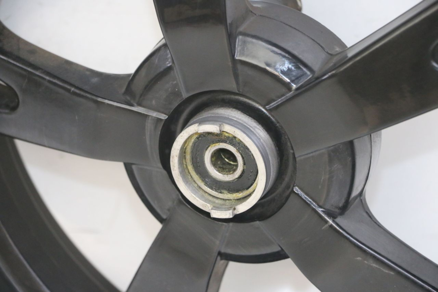 photo de JANTE AVANT PEUGEOT KISBEE 4T 50 (2018 - 2022) - État de surface