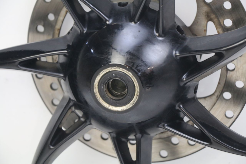 photo de JANTE AVANT PIAGGIO LIBERTY IGET 4T 50 (2015 - 2020) - Détails caractéristiques