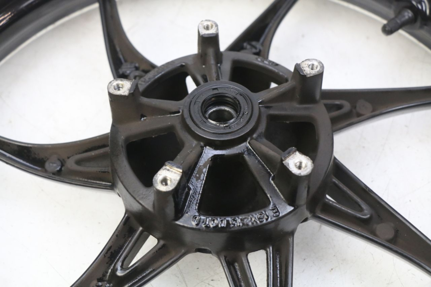 photo de JANTE AVANT PIAGGIO LIBERTY IGET S 125 (2016 - 2020) - Détails caractéristiques