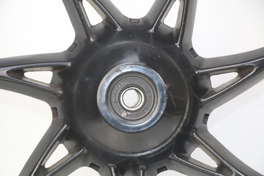 photo de JANTE AVANT PIAGGIO LIBERTY IGET S 125 (2016 - 2020) - Gros plan technique