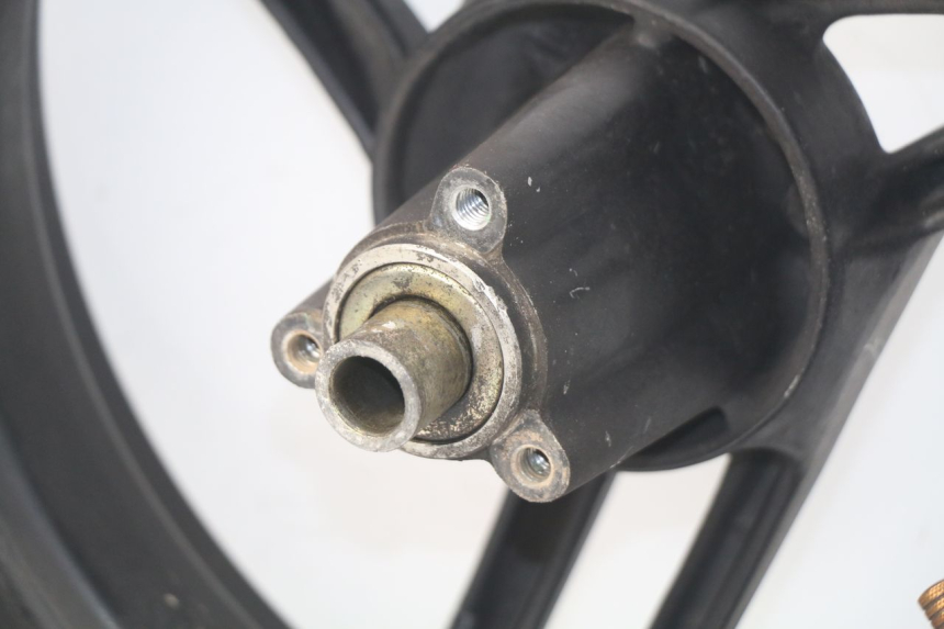 photo de JANTE AVANT PEUGEOT LUDIX 50 (2005 - 2007) - Points de fixation