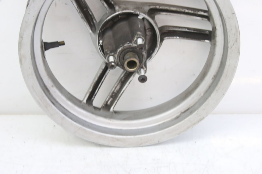 photo de JANTE AVANT PEUGEOT LUDIX 50 (2008 - 2017) - Gros plan technique