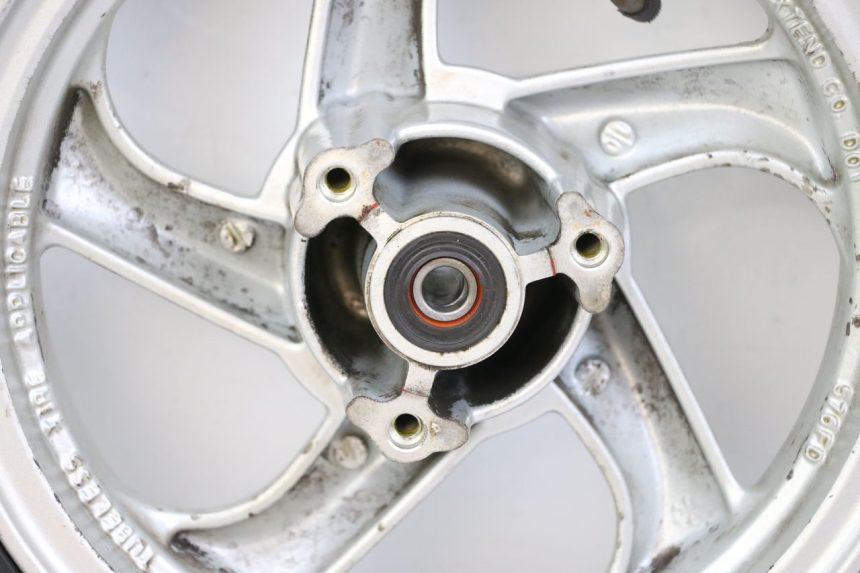 photo de JANTE AVANT SYM MIO 50 (2011 - 2017) - Gros plan technique