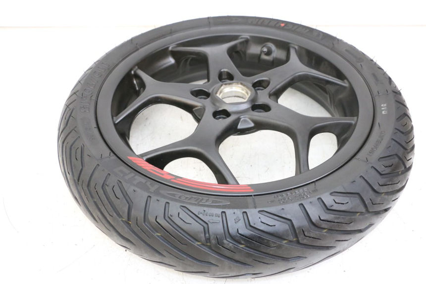 photo de JANTE AVANT PIAGGIO MP3 HPE 350 (2018 - 2020) - Gros plan technique