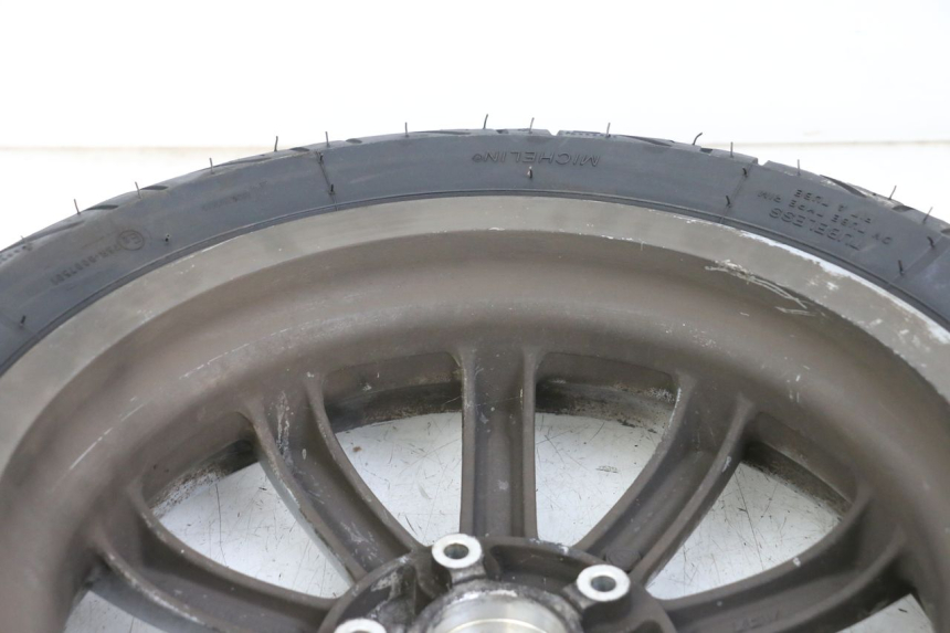 photo de JANTE AVANT PIAGGIO MP3 LT 400 (2007 - 2012) - Gros plan technique