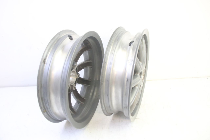 photo de JANTE AVANT PIAGGIO MP3 LT 400 (2007 - 2012) - Détails caractéristiques