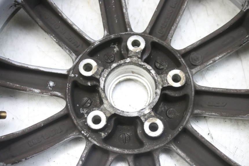 photo de JANTE AVANT PIAGGIO MP3 RL 250 (2006 - 2010) - Gros plan technique