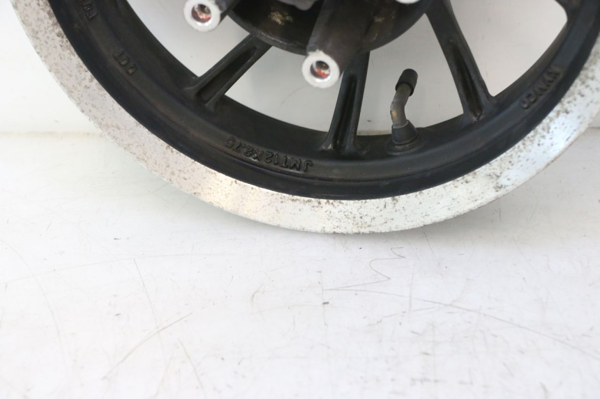 photo de JANTE AVANT KYMCO LIKE 4T 50 (2019 - 2025) - Gros plan technique