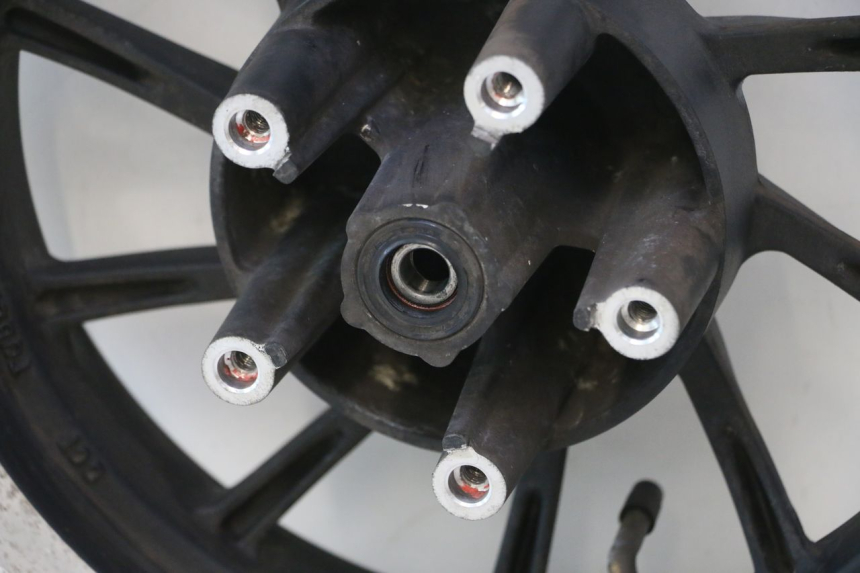 photo de JANTE AVANT KYMCO LIKE 4T 50 (2019 - 2025) - Points de fixation