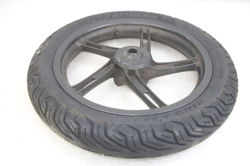 photo de JANTE AVANT HONDA PCX (JF28) 125 (2009 - 2011) - Gros plan technique