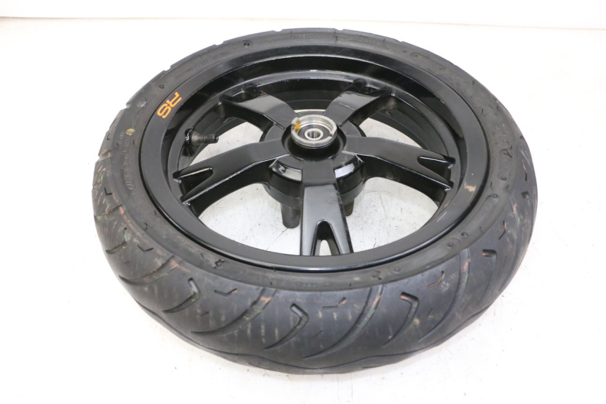 photo de JANTE AVANT PEUGEOT KISBEE 2T 50 (2010 - 2017) - Gros plan technique