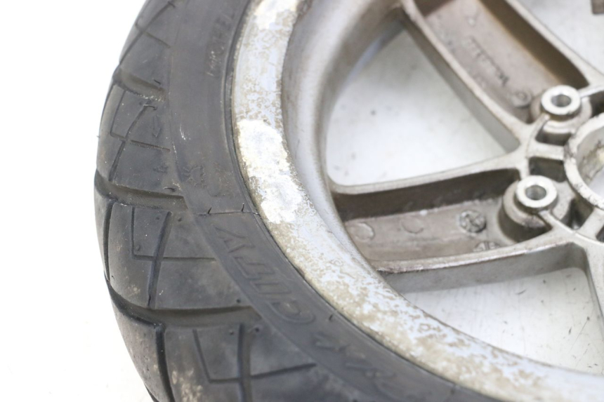 photo de JANTE AVANT PIAGGIO VESPA LX 2T 50 (2005 - 2013) - Gros plan technique